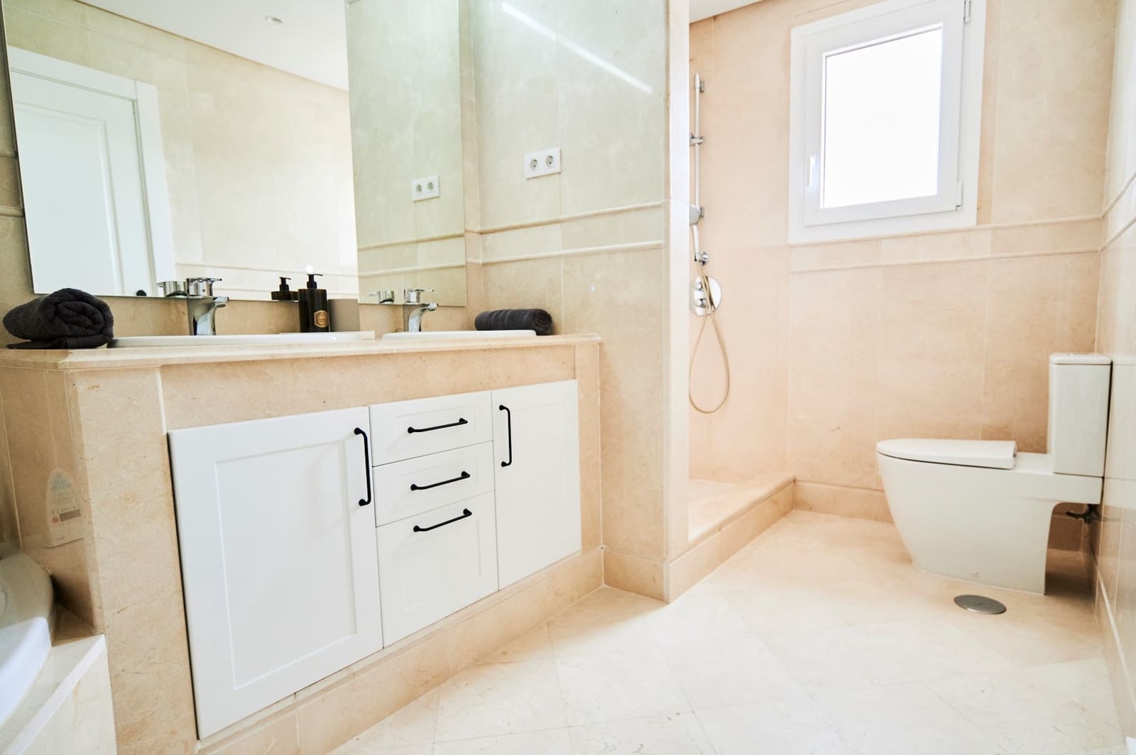 2 sovrum Lägenhet till salu i Nueva Andalucia med pool garage - 456 000 € (Ref: 5052515)