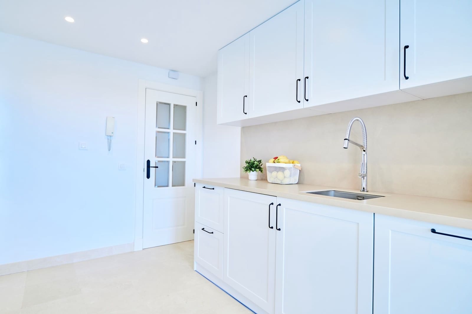 2 sovrum Lägenhet till salu i Nueva Andalucia med pool garage - 456 000 € (Ref: 5052515)