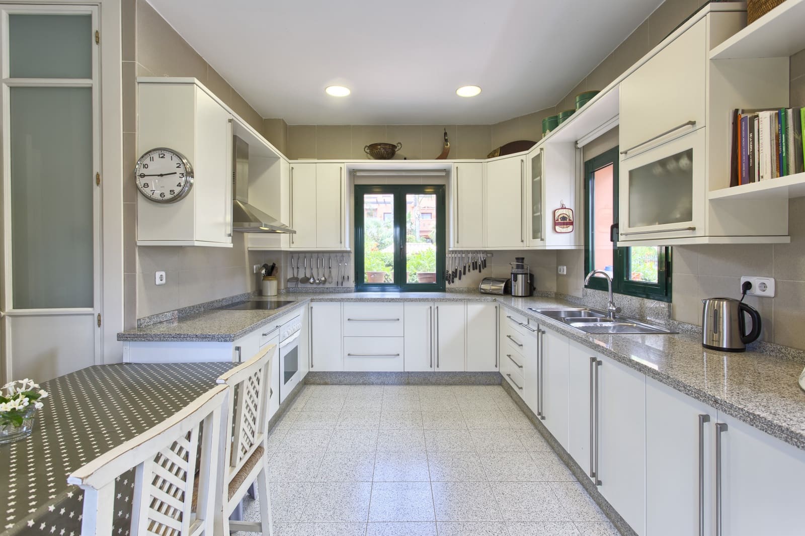 5 bedroom Villa for sale in Marbella with pool garage - € 4,500,000 (Ref: 5052650)