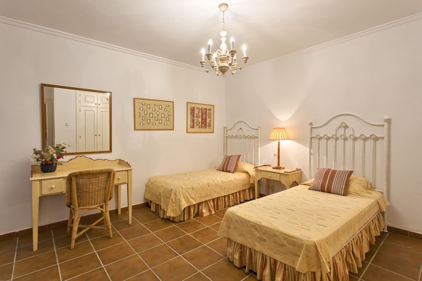 5 bedroom Villa for sale in Marbella with pool garage - € 4,500,000 (Ref: 5052650)