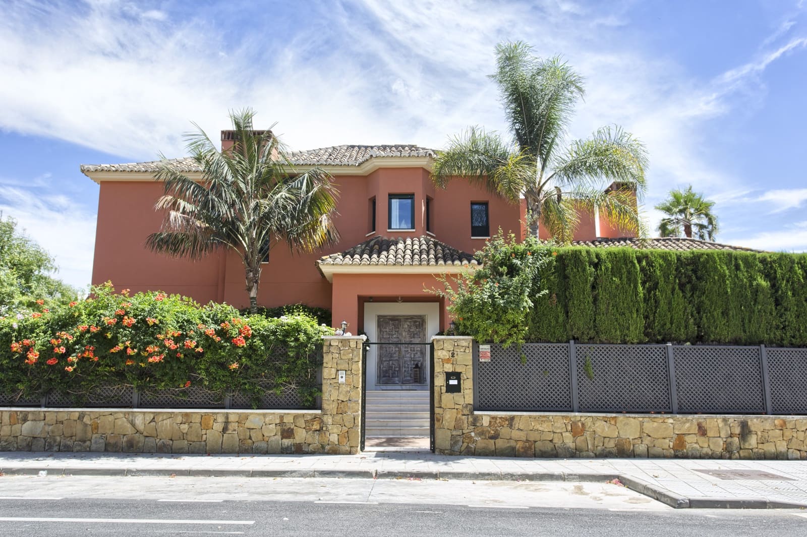 5 bedroom Villa for sale in Marbella with pool garage - € 4,500,000 (Ref: 5052650)