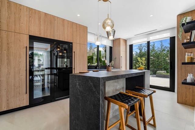 6 sovrum Villa till salu i Marbella med pool garage - 5 495 000 € (Ref: 5052829)