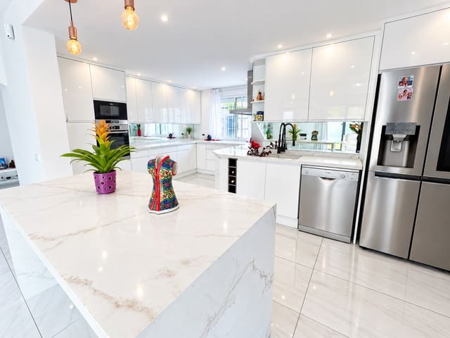 4 camera da letto Villa in vendita in Marbella con piscina garage - 1.300.000 € (Rif: 5285815)