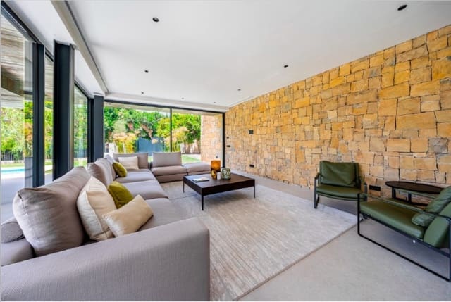 5 makuuhuone Huvila myytävänä paikassa Marbella mukana uima-altaan 
autotalli - 3 650 000 € (Ref: 5412453)