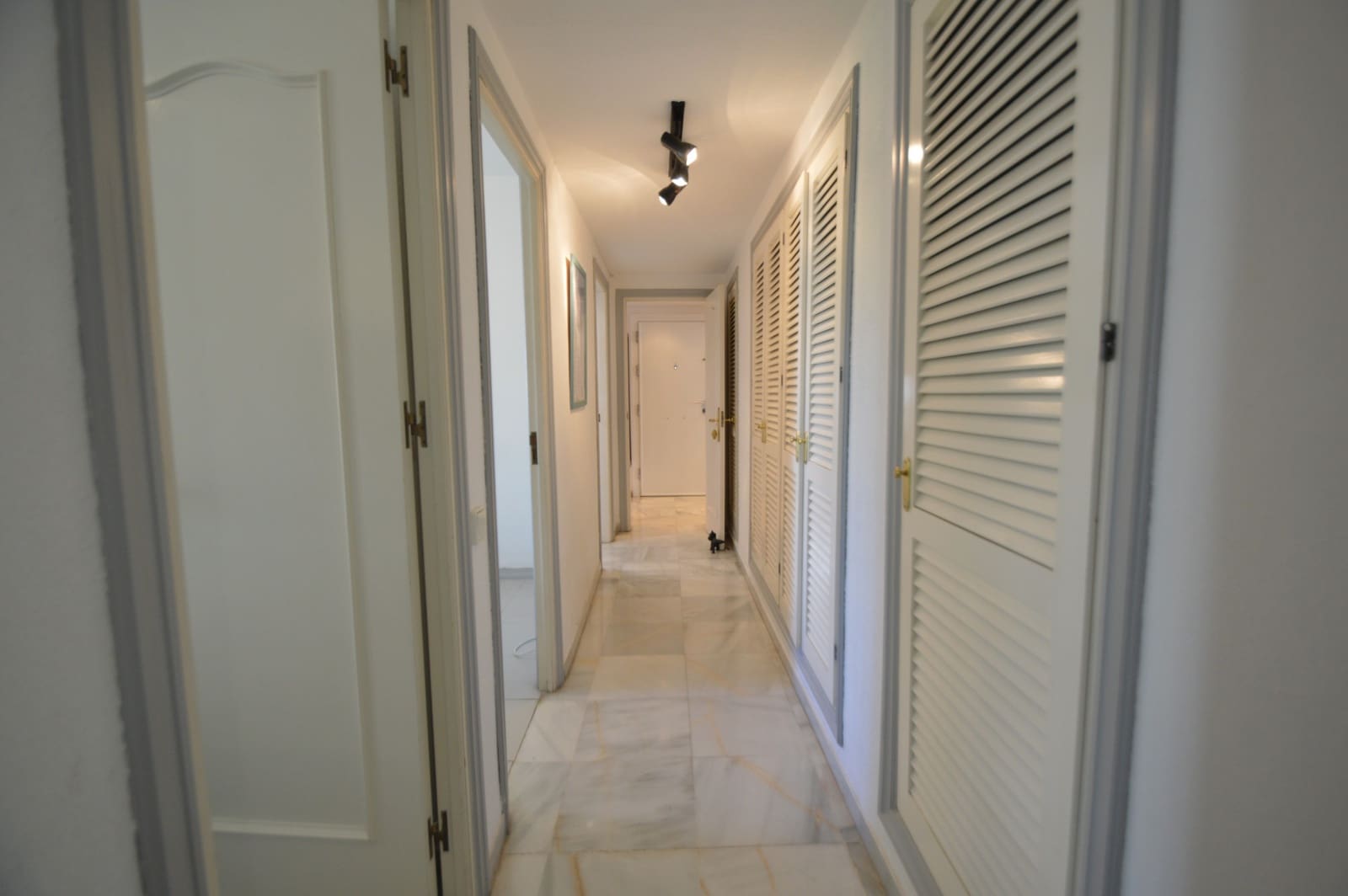 5 soveværelse Lejlighed til salg i Marbella med swimmingpool garage - € 735.000 (Ref: 5540164)