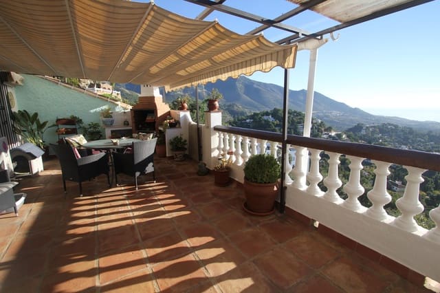 Chalet de 4 habitaciones en Mijas pueblo, Mijas en venta - 1.200.000 € (Ref: 5833725)