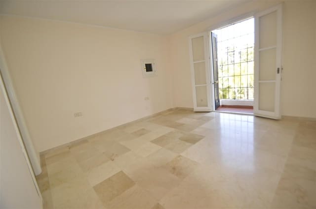 3 makuuhuone Huoneisto myytävänä paikassa Marbella mukana uima-altaan 
autotalli - 895 000 € (Ref: 5977695)