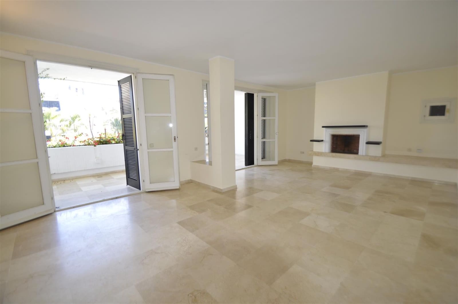3 bedroom Apartment for sale in Marbella with pool garage - € 895,000 (Ref: 5977695)