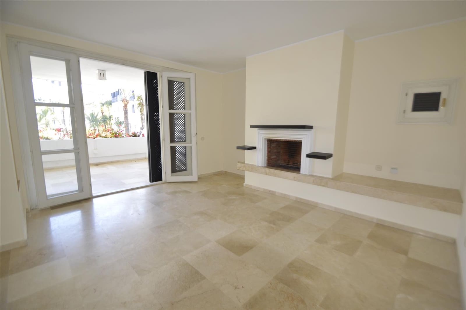 3 bedroom Apartment for sale in Marbella with pool garage - € 895,000 (Ref: 5977695)