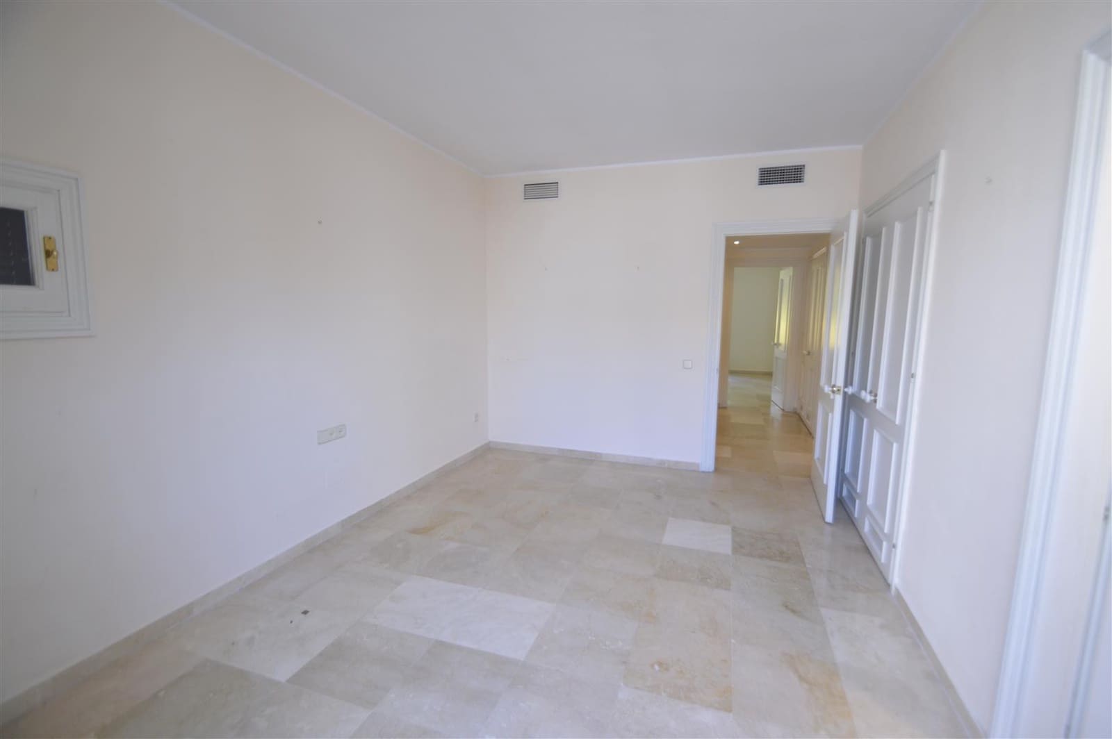 3 bedroom Apartment for sale in Marbella with pool garage - € 895,000 (Ref: 5977695)