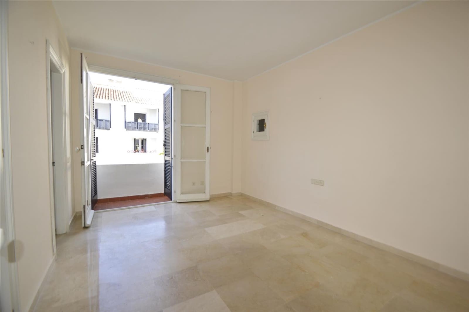 3 bedroom Apartment for sale in Marbella with pool garage - € 895,000 (Ref: 5977695)