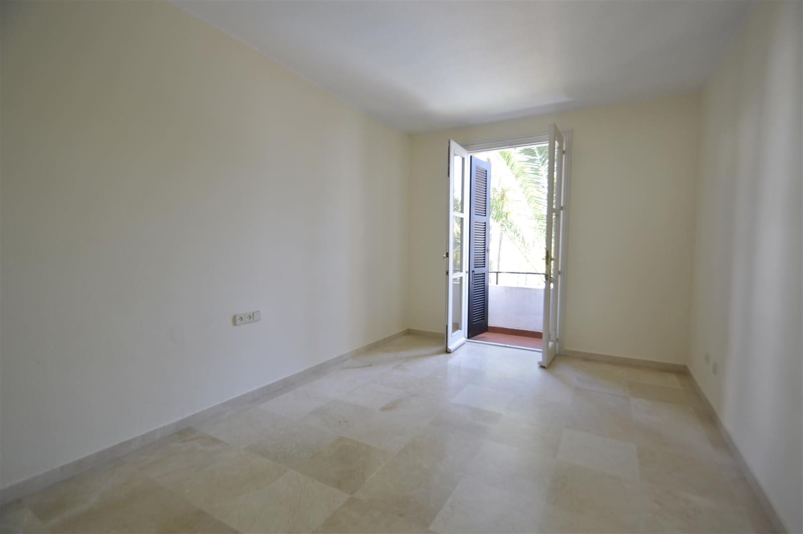 3 bedroom Apartment for sale in Marbella with pool garage - € 895,000 (Ref: 5977695)