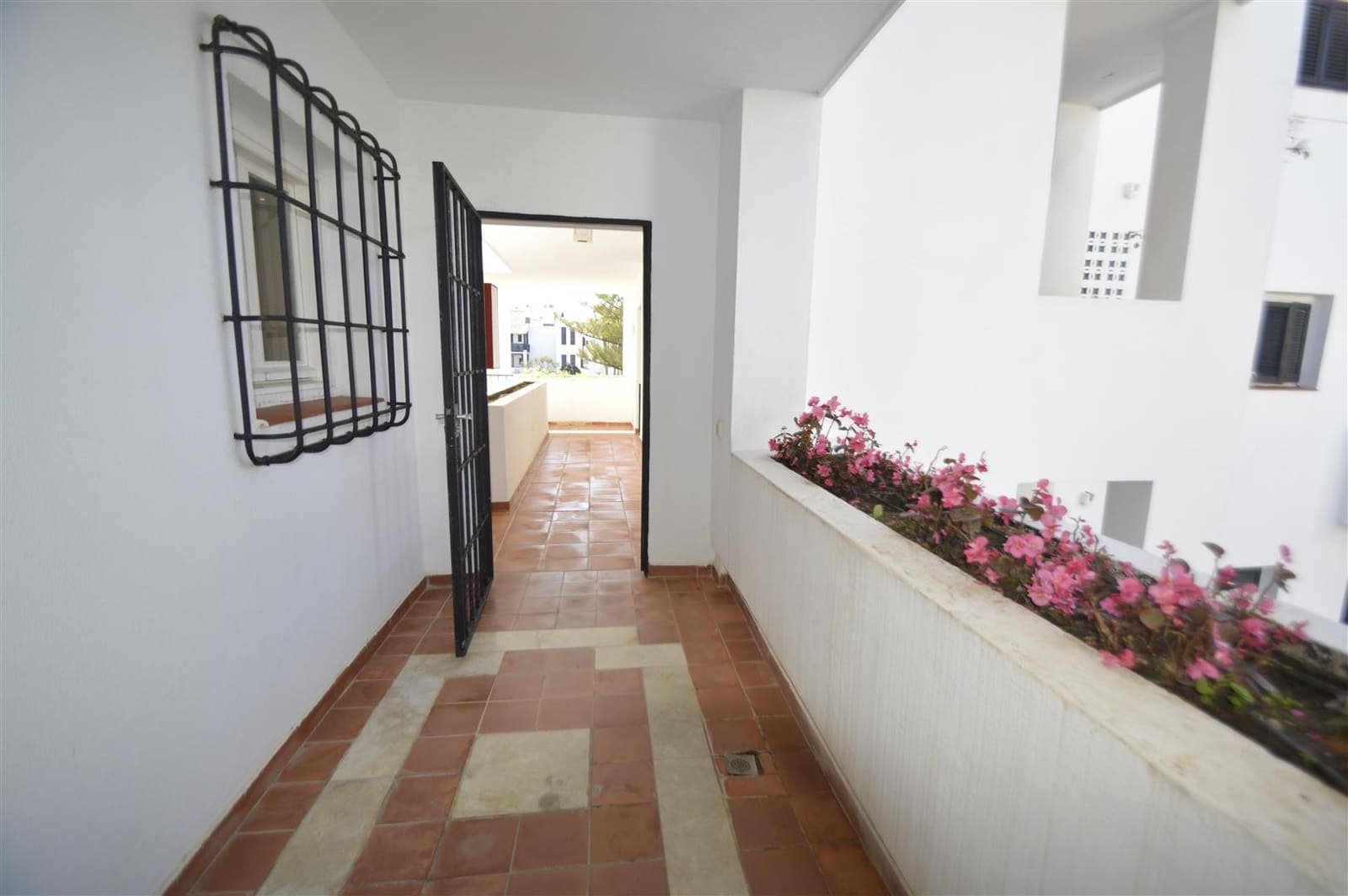 3 bedroom Apartment for sale in Marbella with pool garage - € 895,000 (Ref: 5977695)