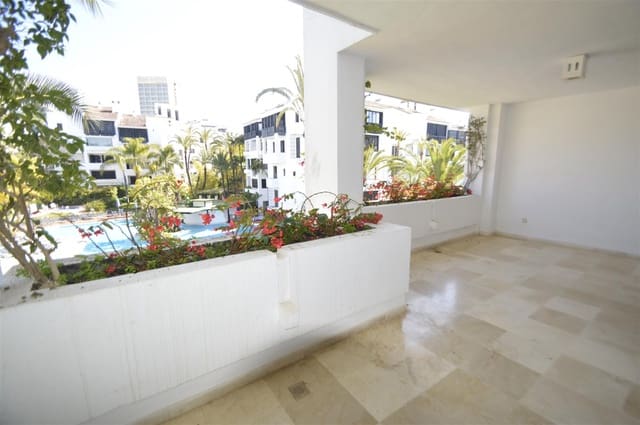 3 makuuhuone Huoneisto myytävänä paikassa Marbella mukana uima-altaan 
autotalli - 895 000 € (Ref: 5977695)