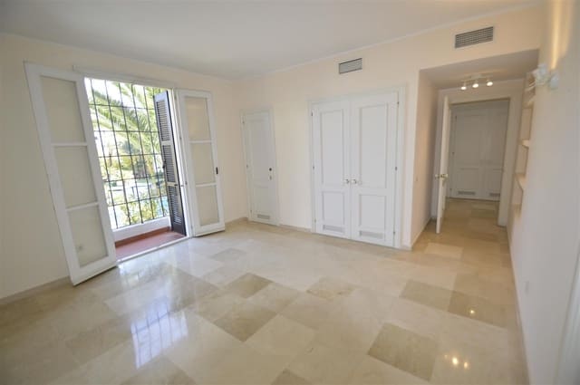 3 makuuhuone Huoneisto myytävänä paikassa Marbella mukana uima-altaan 
autotalli - 895 000 € (Ref: 5977695)