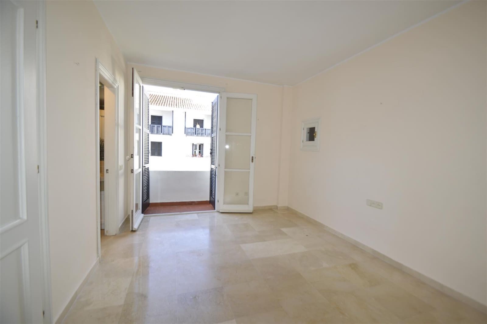 3 bedroom Apartment for sale in Marbella with pool garage - € 895,000 (Ref: 5977695)