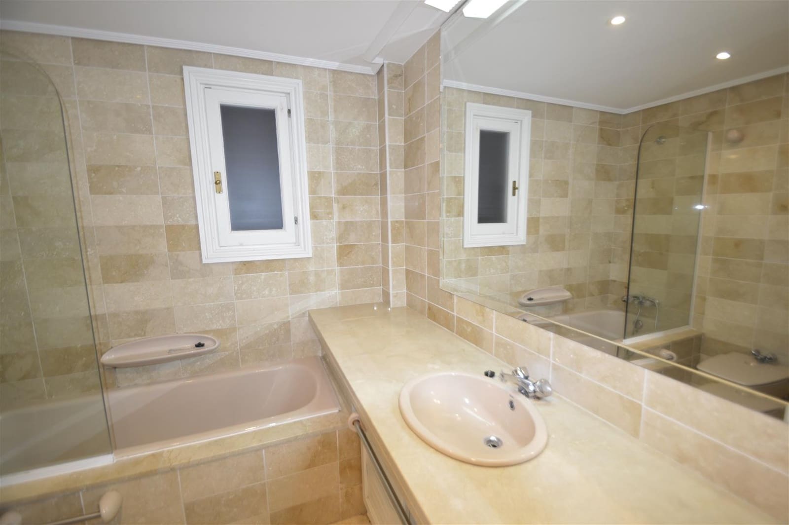 3 bedroom Apartment for sale in Marbella with pool garage - € 895,000 (Ref: 5977695)