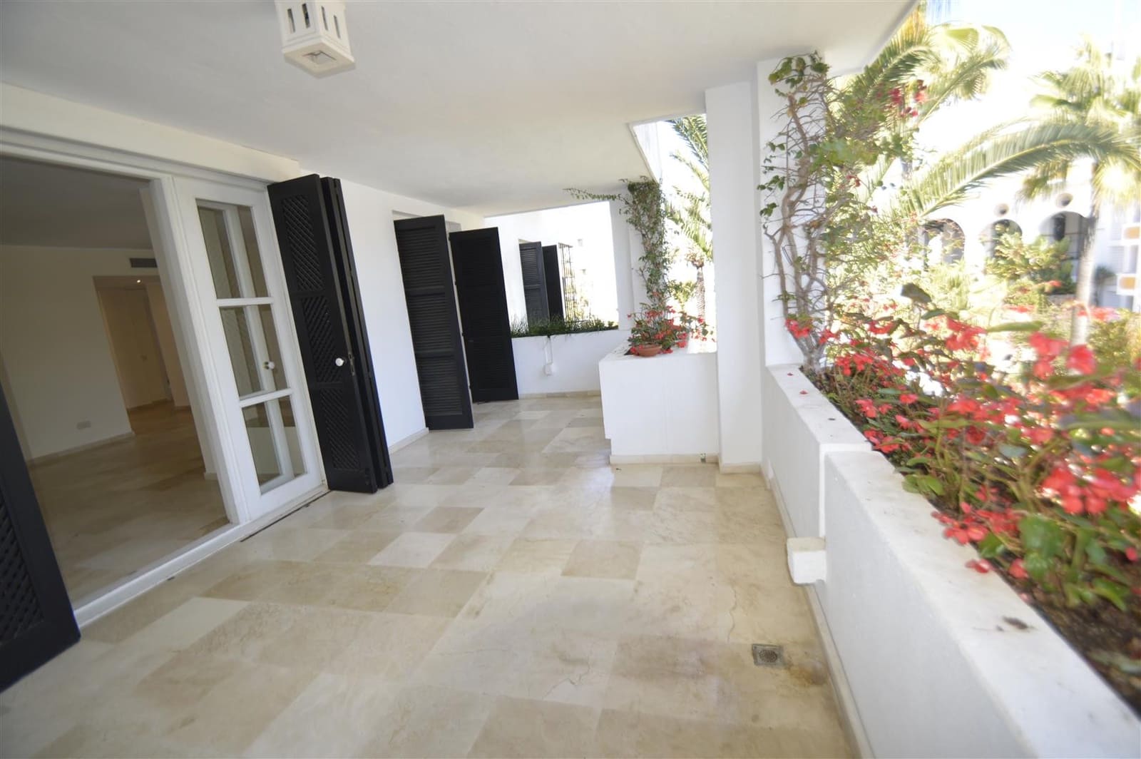 3 bedroom Apartment for sale in Marbella with pool garage - € 895,000 (Ref: 5977695)