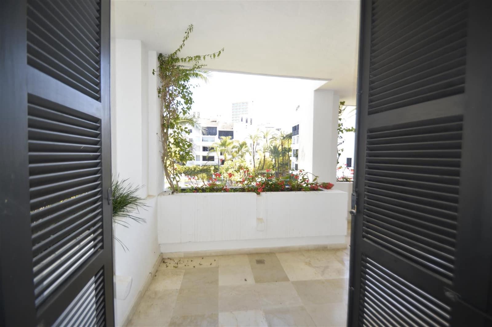 3 bedroom Apartment for sale in Marbella with pool garage - € 895,000 (Ref: 5977695)