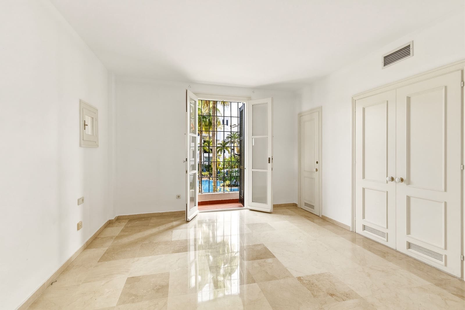 3 soveværelse Lejlighed til salg i Marbella med swimmingpool garage - € 895.000 (Ref: 5977695)
