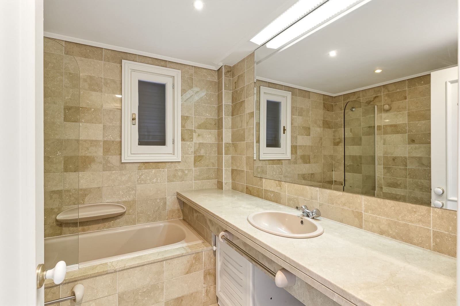 3 soveværelse Lejlighed til salg i Marbella med swimmingpool garage - € 895.000 (Ref: 5977695)