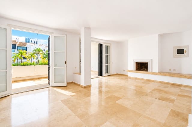 Apartamento de 3 habitaciones en Marbella en venta con piscina garaje - 895.000 € (Ref: 5977695)