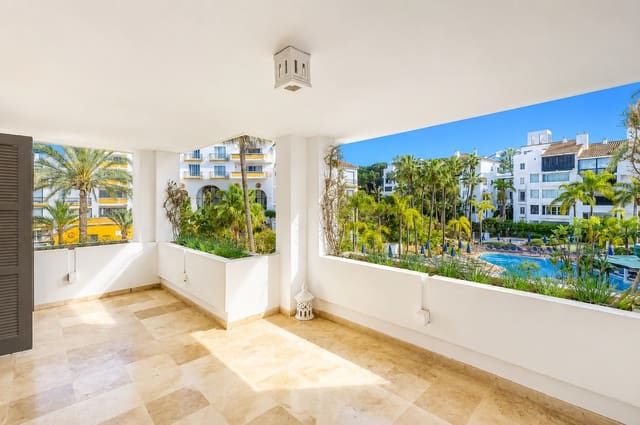 Apartamento de 3 habitaciones en Marbella en venta con piscina garaje - 895.000 € (Ref: 5977695)