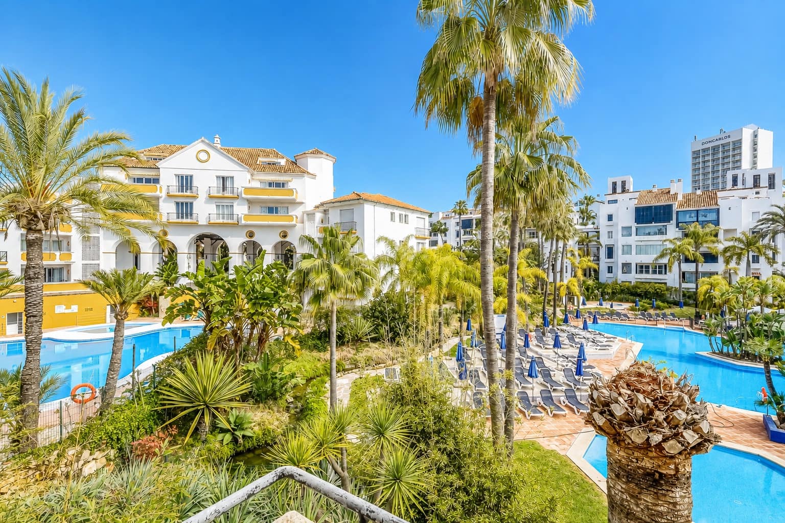 Apartamento de 3 habitaciones en Marbella en venta con piscina garaje - 895.000 € (Ref: 5977695)