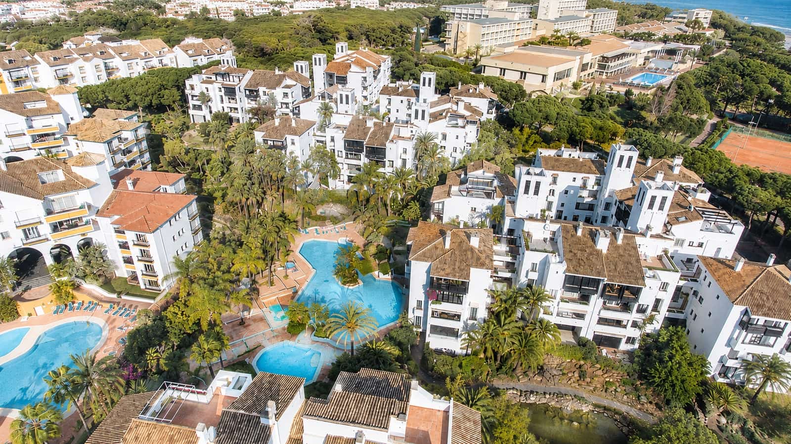 Apartamento de 3 habitaciones en Marbella en venta con piscina garaje - 895.000 € (Ref: 5977695)