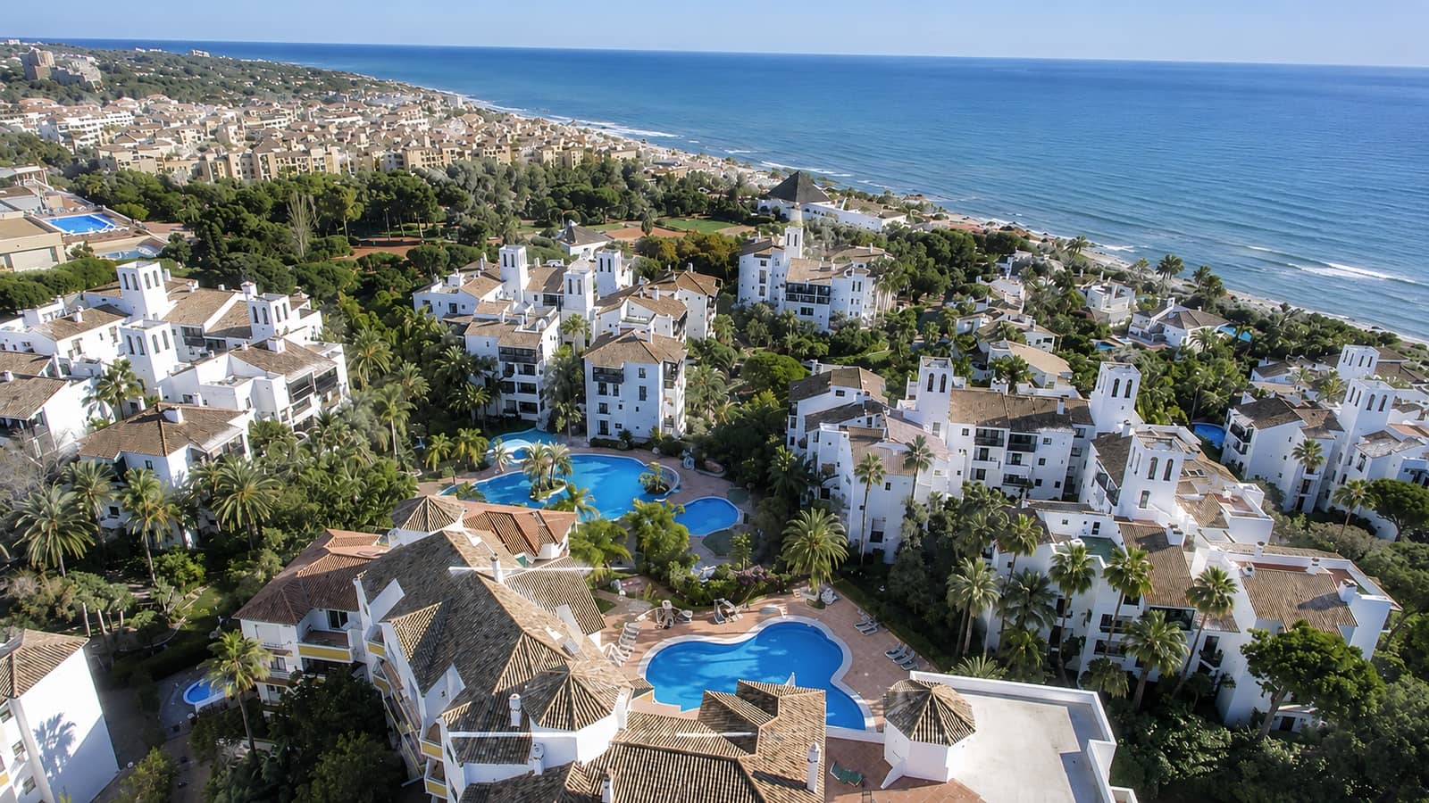Apartamento de 3 habitaciones en Marbella en venta con piscina garaje - 895.000 € (Ref: 5977695)
