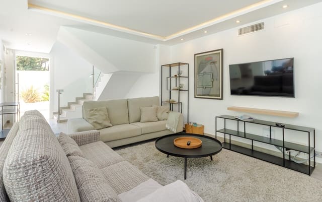 6 sovrum Villa till salu i Nueva Andalucia, Marbella med pool - 1 895 000 € (Ref: 6057406)