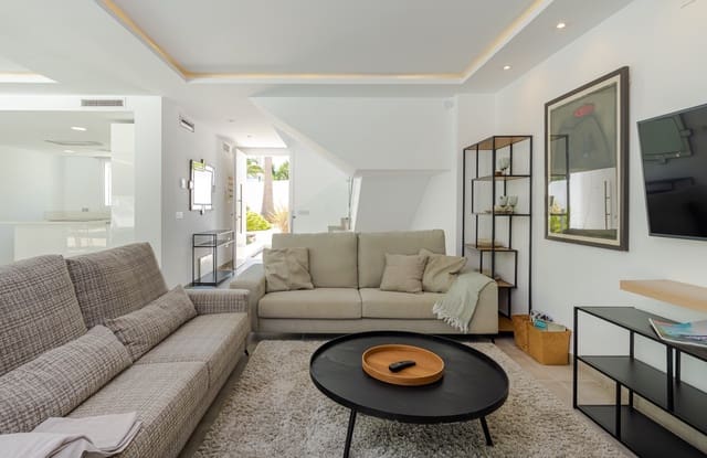 6 sovrum Villa till salu i Nueva Andalucia, Marbella med pool - 1 895 000 € (Ref: 6057406)