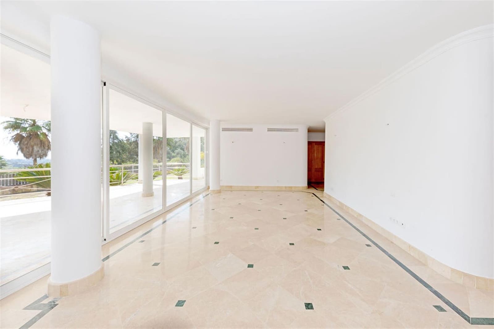 5 Zimmer Villa zu verkaufen in Benahavis mit Pool Garage - 2.150.000 € (Ref: 6116677)