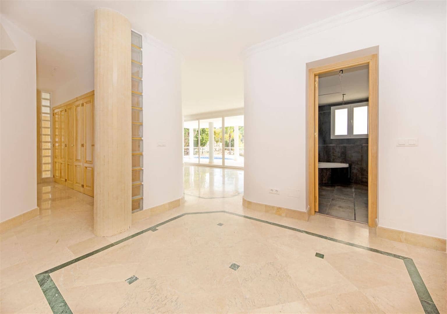 5 Zimmer Villa zu verkaufen in Benahavis mit Pool Garage - 2.150.000 € (Ref: 6116677)