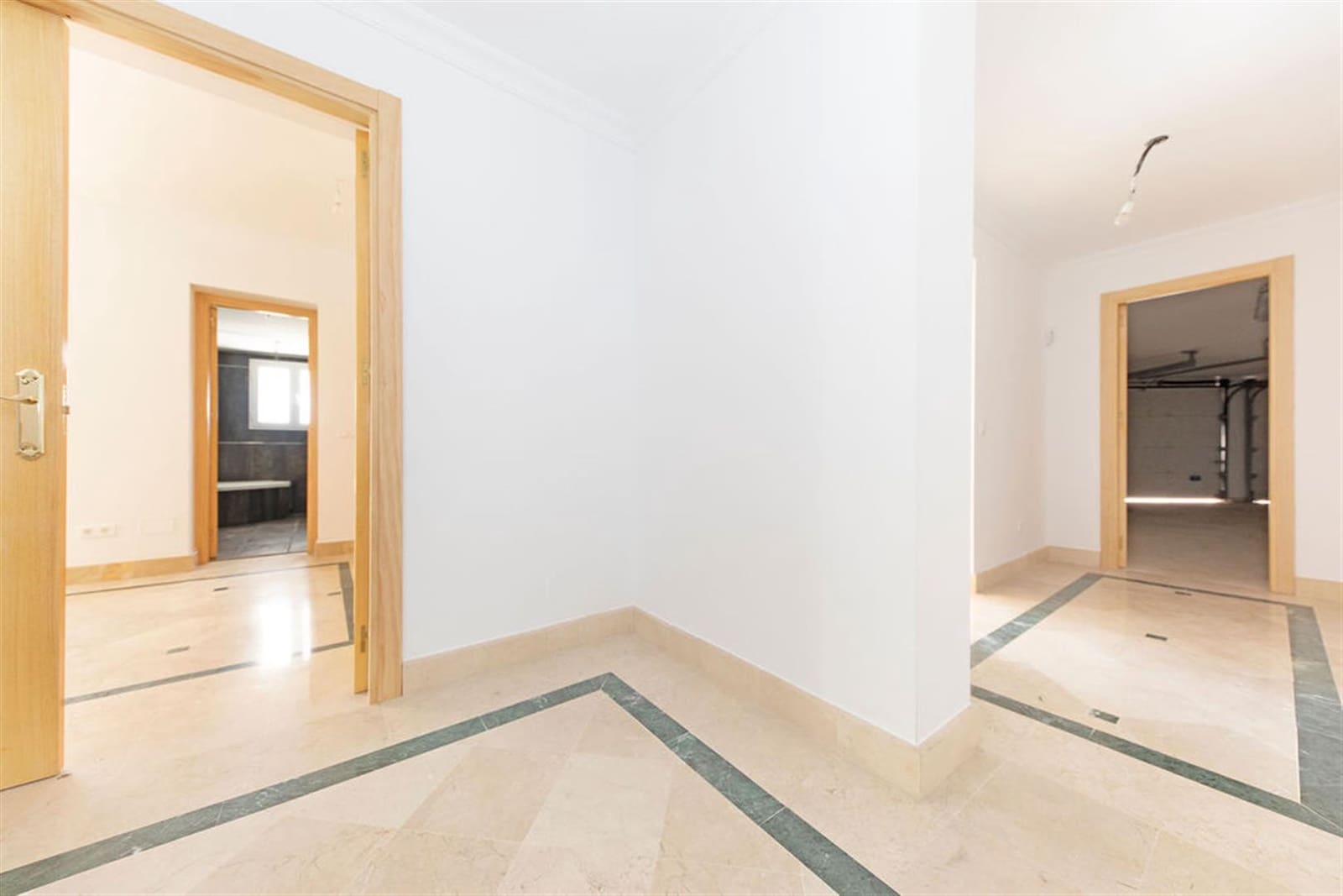 5 Zimmer Villa zu verkaufen in Benahavis mit Pool Garage - 2.150.000 € (Ref: 6116677)