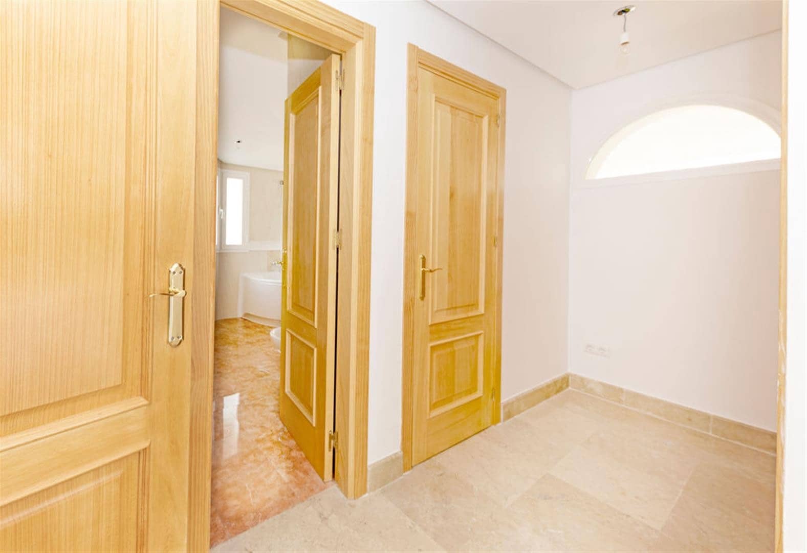 5 Zimmer Villa zu verkaufen in Benahavis mit Pool Garage - 2.150.000 € (Ref: 6116677)