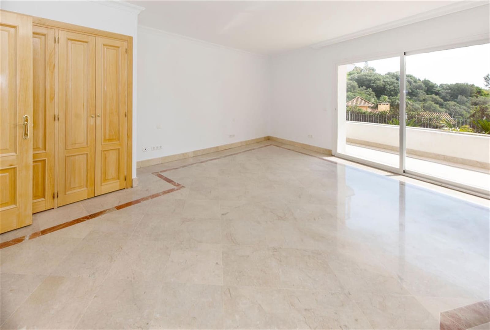5 Zimmer Villa zu verkaufen in Benahavis mit Pool Garage - 2.150.000 € (Ref: 6116677)
