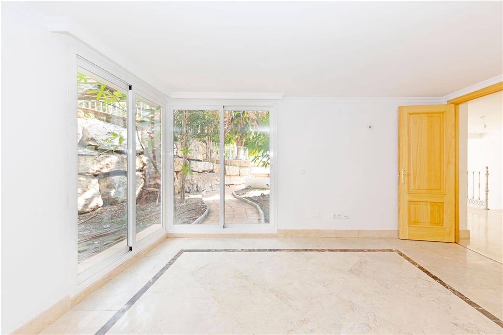 5 Zimmer Villa zu verkaufen in Benahavis mit Pool Garage - 2.150.000 € (Ref: 6116677)