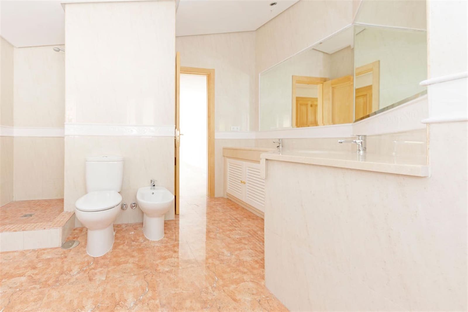 5 Zimmer Villa zu verkaufen in Benahavis mit Pool Garage - 2.150.000 € (Ref: 6116677)