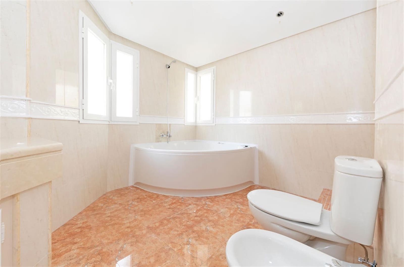 5 Zimmer Villa zu verkaufen in Benahavis mit Pool Garage - 2.150.000 € (Ref: 6116677)