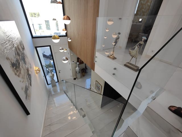 5 soveværelse Semi-Rækkehus til salg i Calahonda, Mijas med swimmingpool garage - € 1.195.000 (Ref: 6289176)