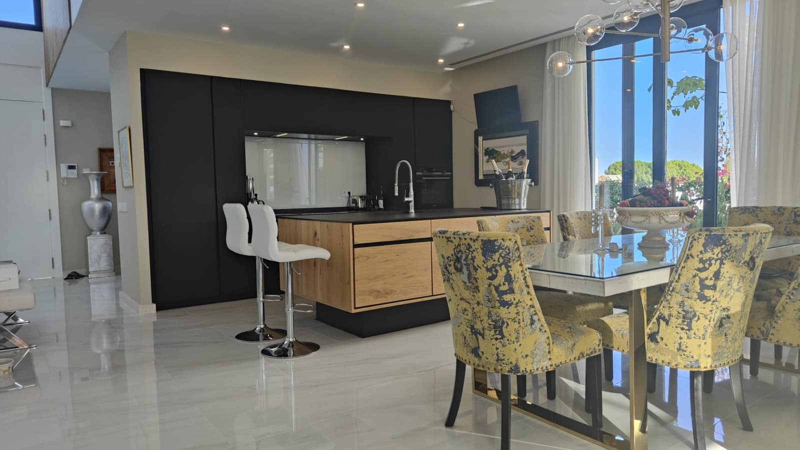 5 bedroom Semi-detached Villa for sale in Calahonda with pool garage - € 1,195,000 (Ref: 6289176)