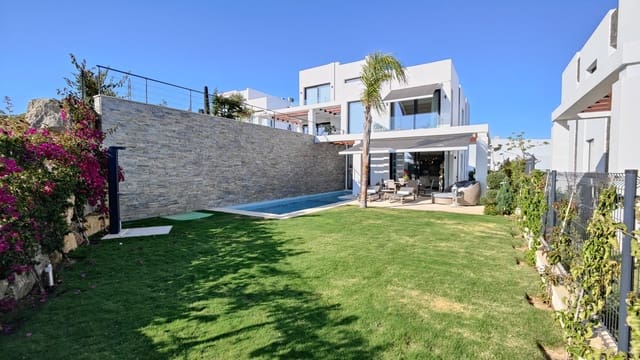 5 soveværelse Semi-Rækkehus til salg i Calahonda, Mijas med swimmingpool garage - € 1.195.000 (Ref: 6289176)