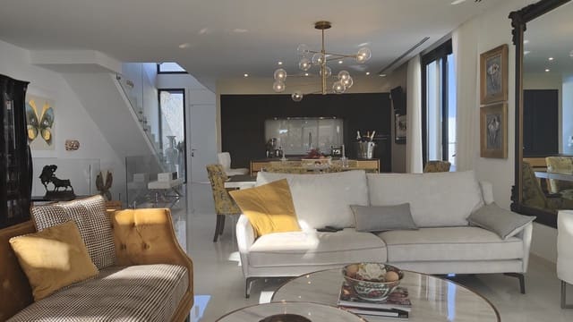 5 soveværelse Semi-Rækkehus til salg i Calahonda, Mijas med swimmingpool garage - € 1.195.000 (Ref: 6289176)
