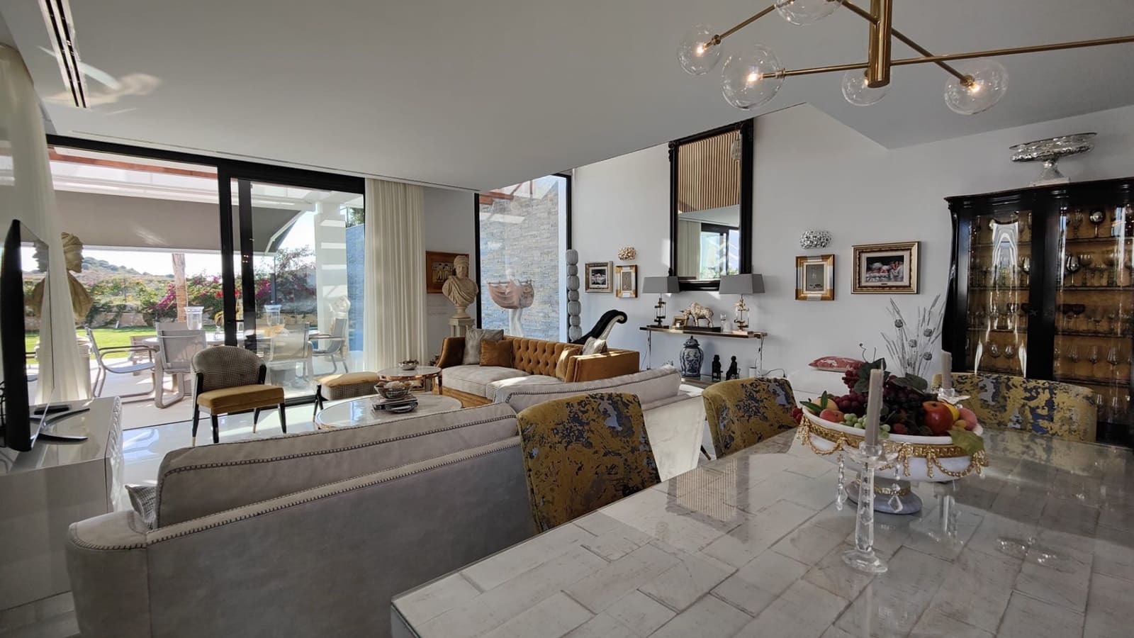 5 bedroom Semi-detached Villa for sale in Calahonda with pool garage - € 1,195,000 (Ref: 6289176)