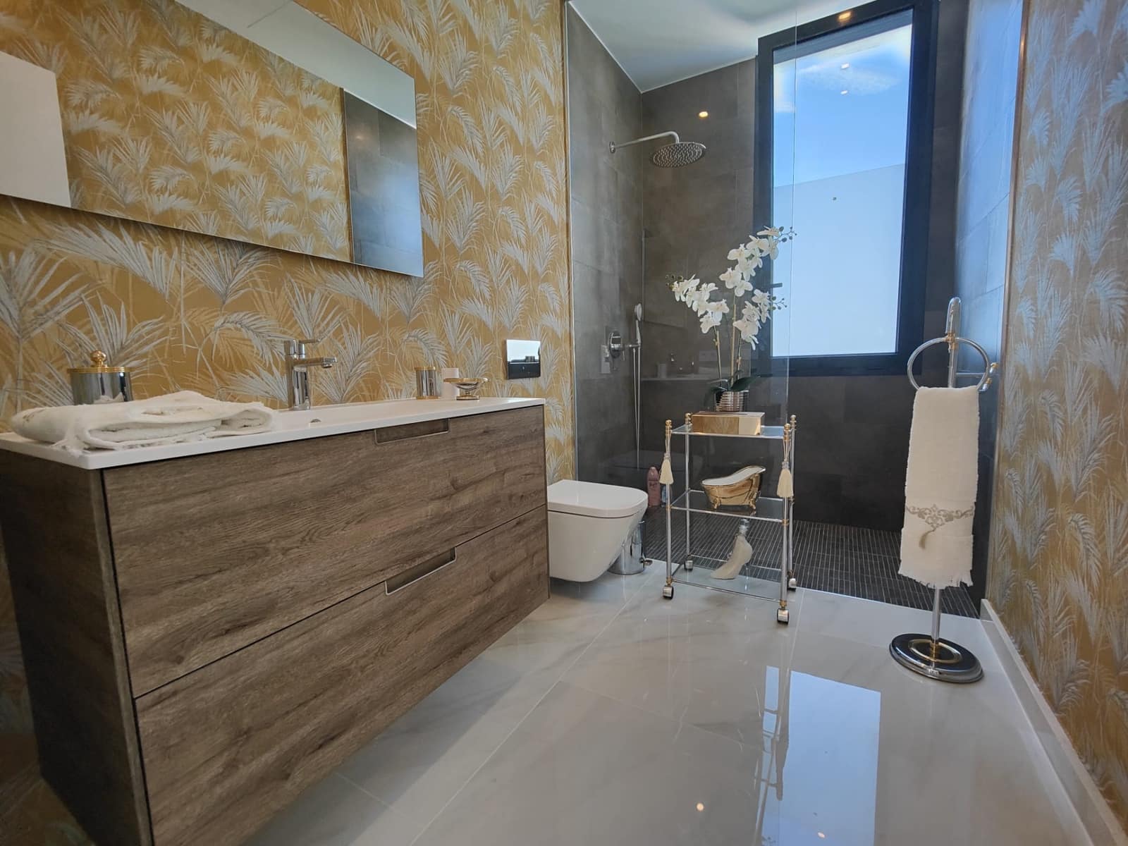 5 bedroom Semi-detached Villa for sale in Calahonda with pool garage - € 1,195,000 (Ref: 6289176)