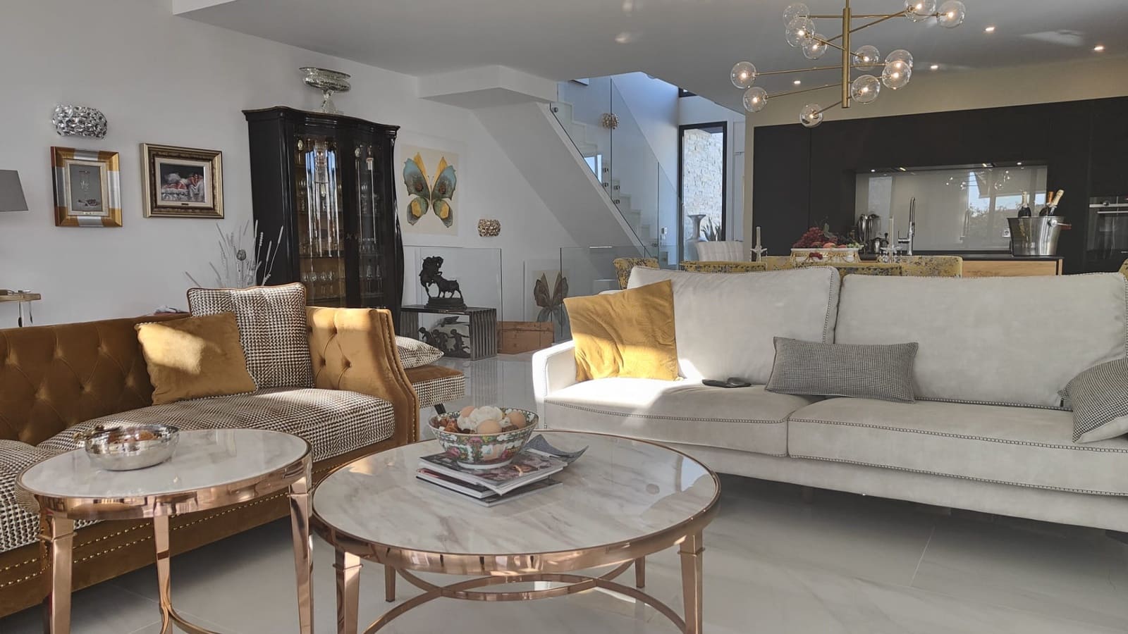 5 bedroom Semi-detached Villa for sale in Calahonda with pool garage - € 1,195,000 (Ref: 6289176)
