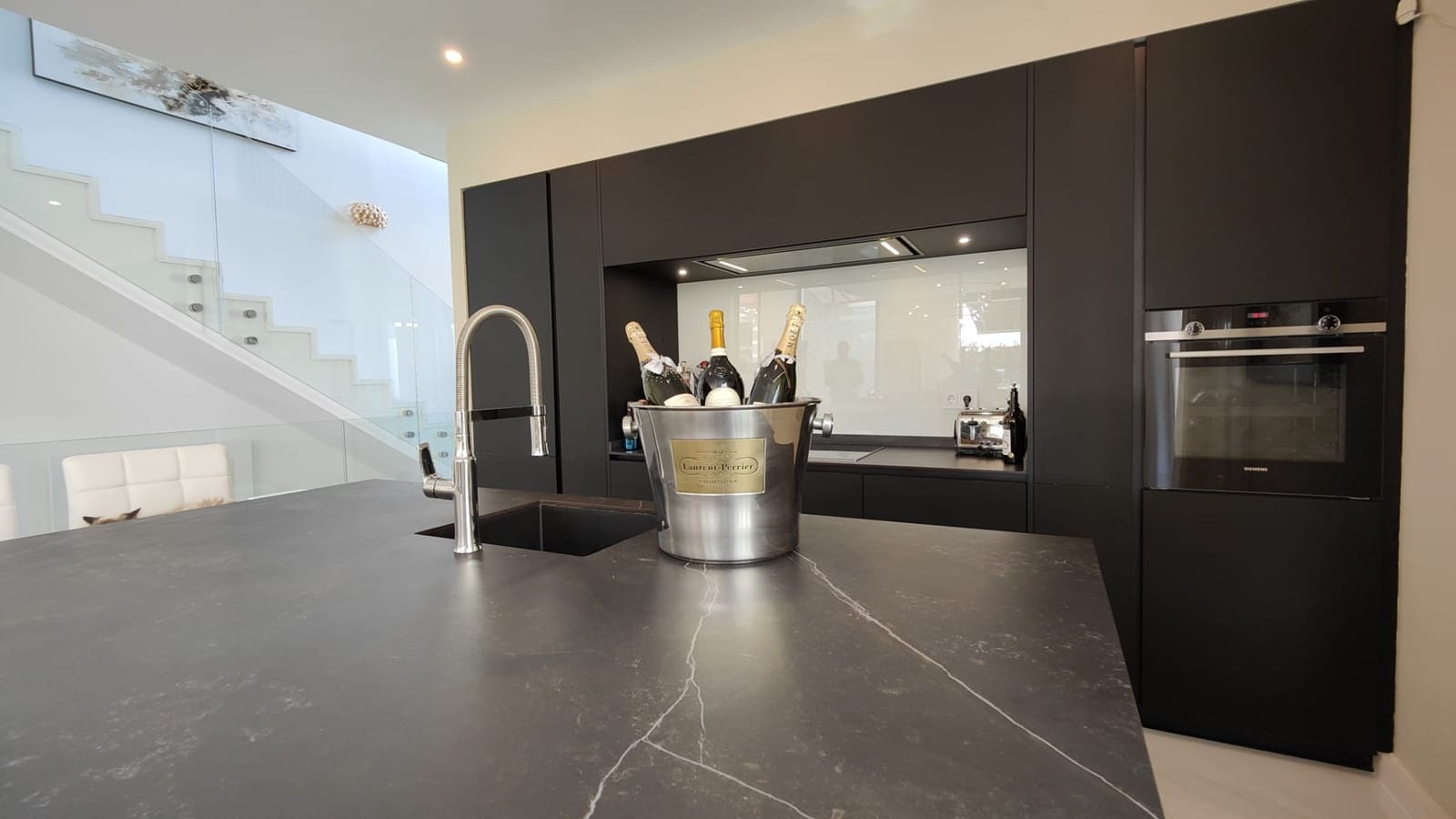 5 bedroom Semi-detached Villa for sale in Calahonda with pool garage - € 1,195,000 (Ref: 6289176)