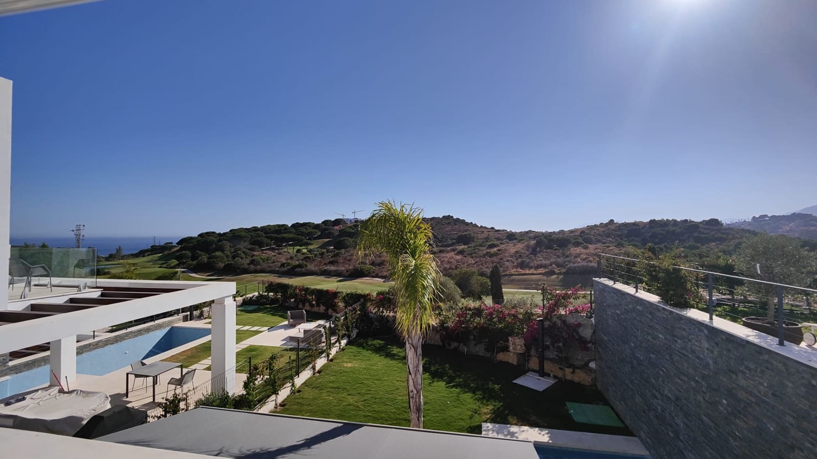 5 bedroom Semi-detached Villa for sale in Calahonda with pool garage - € 1,195,000 (Ref: 6289176)