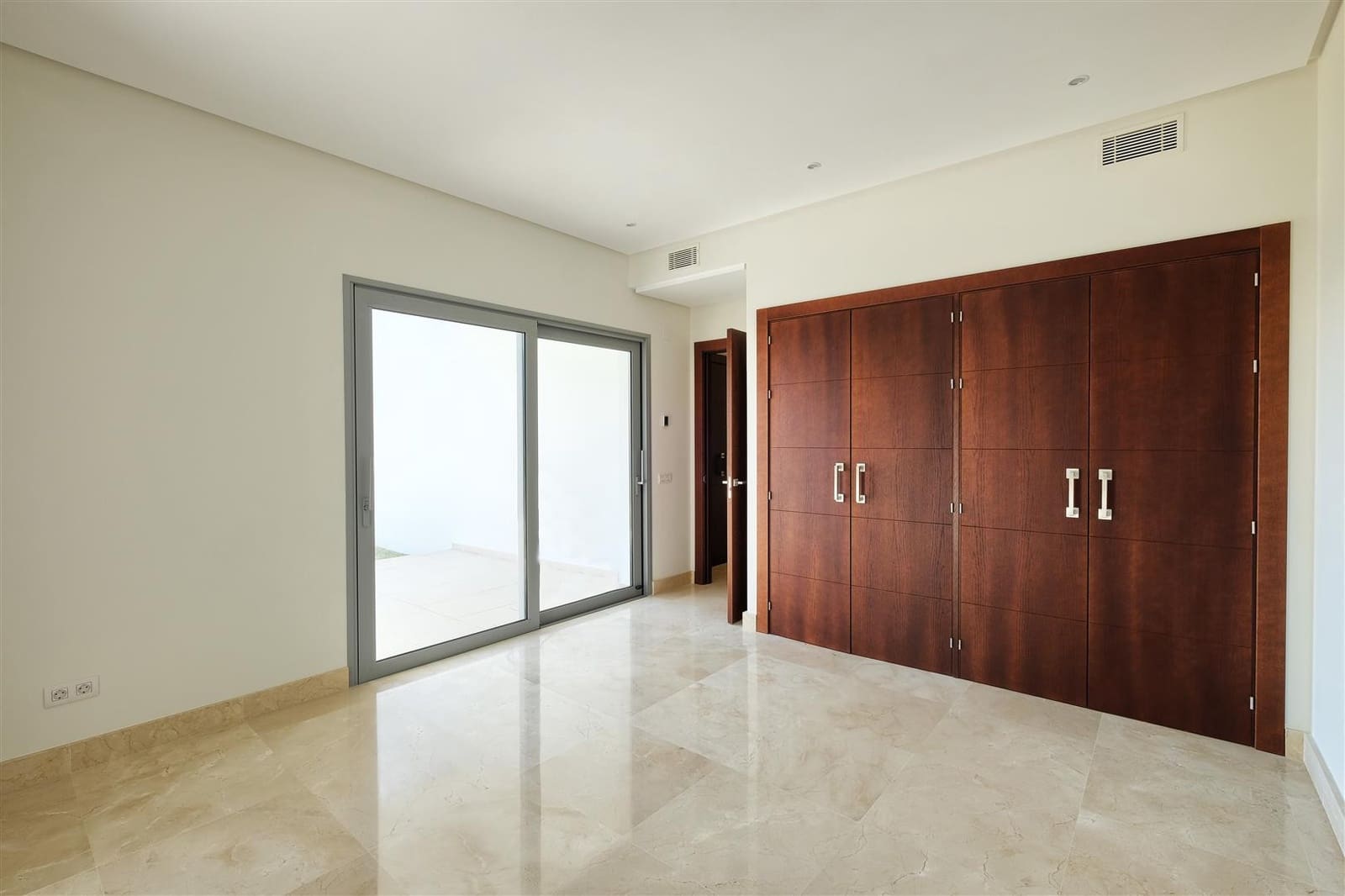 4 makuuhuone Huvila myytävänä paikassa Benahavis mukana uima-altaan 
autotalli - 2 200 000 € (Ref: 6619229)